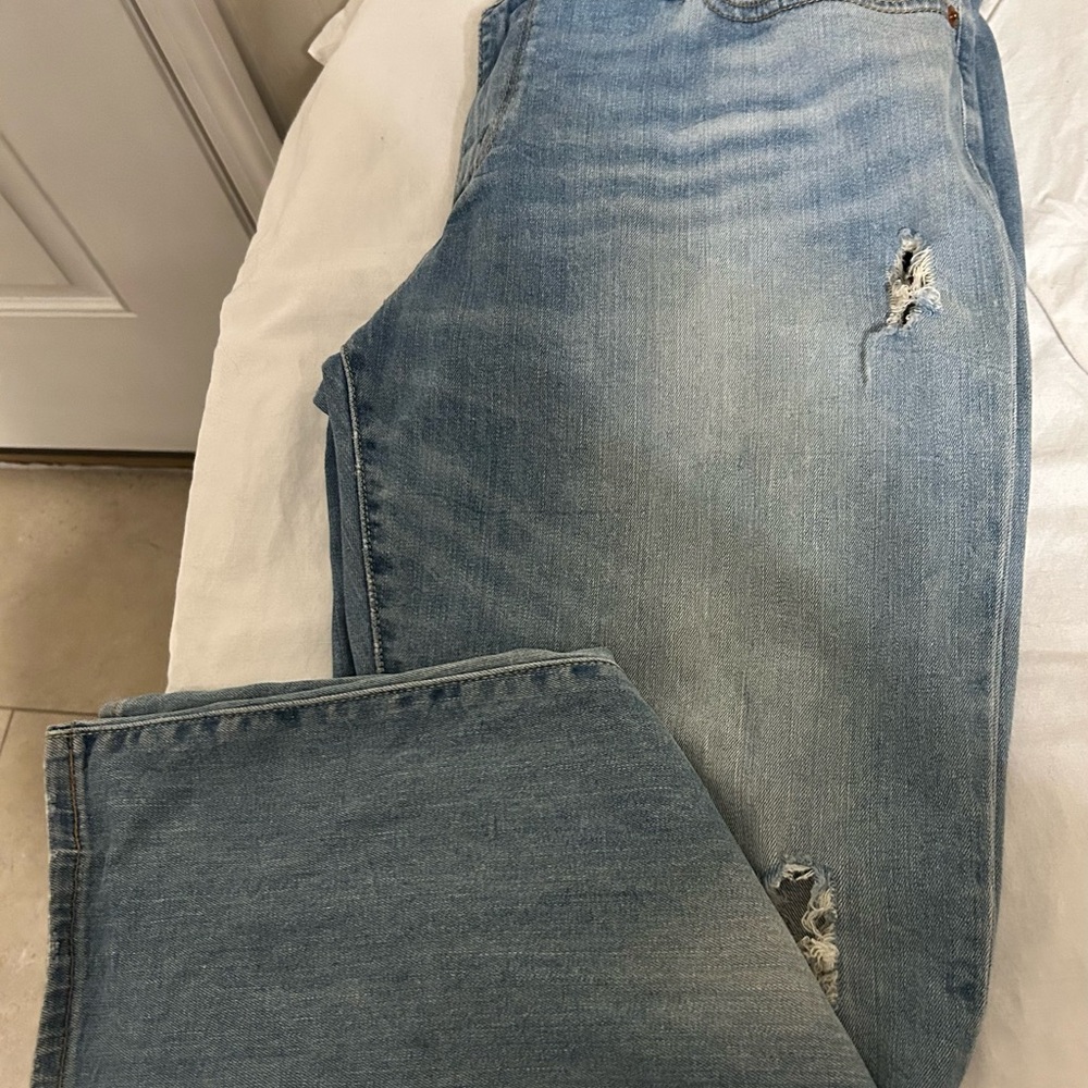 Levi’s-Boyfriend-Distressed -Woman’s Size 32 EUC